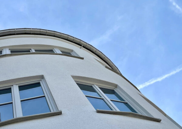 Individuelle Fensterbänke aus Beton können auch in ungewöhnlichen Formen gegossen werden